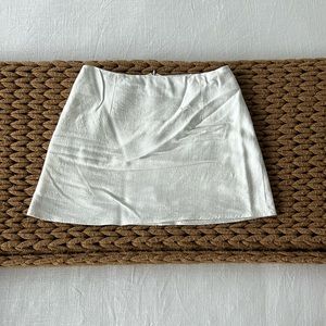 white linen skirt